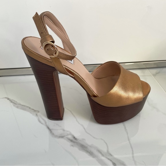 Steve Madden Heels. Gold retro style - Picture 5 of 5
